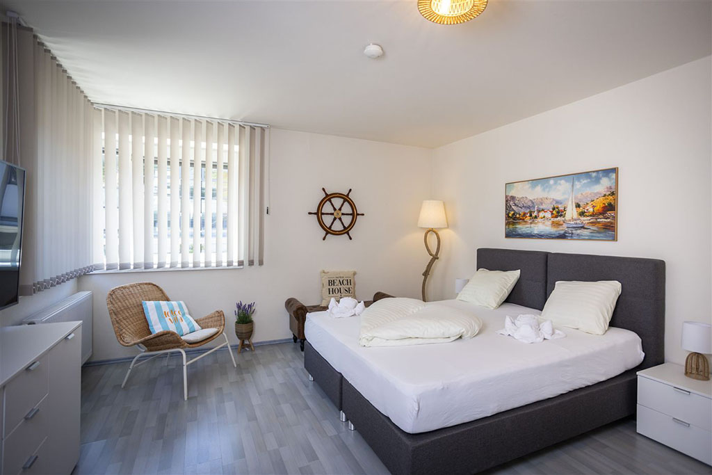 Nautisch gestaltetes Apartment Hafenruhe